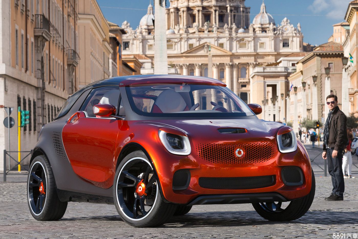 2012年推出的Smart Forstars，是一款略帶跨界運動感的純電概念車。