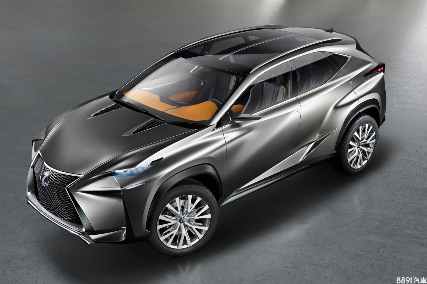 原廠於2013年間推出的LF-NX概念車,是初代NX的原型版本。