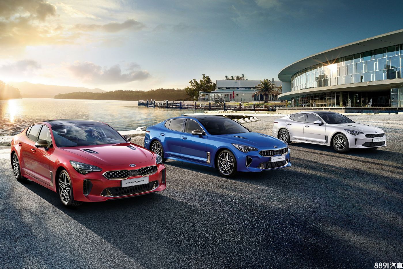 由左而右依序為3.3 GT AWD、2.0 GT-Line及2.0 EX版本。