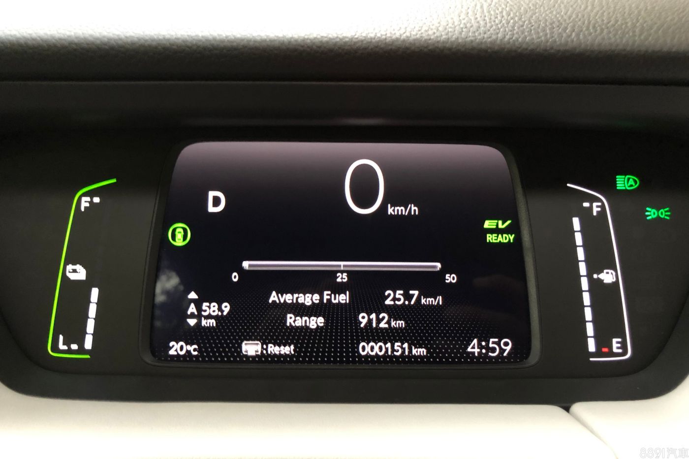 油電版Honda Fit e:HEV儀表盤