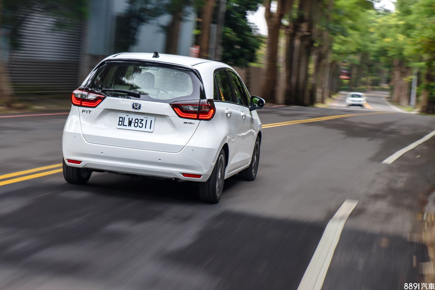 油電版Honda Fit e:HEV車尾