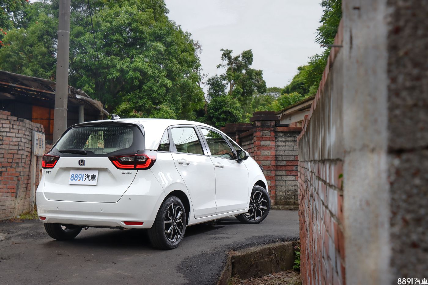 Honda Fit油電版車尾部分