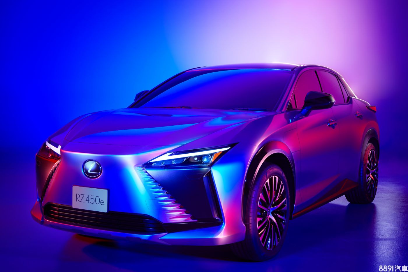 Lexus RZ 450e汽車展示